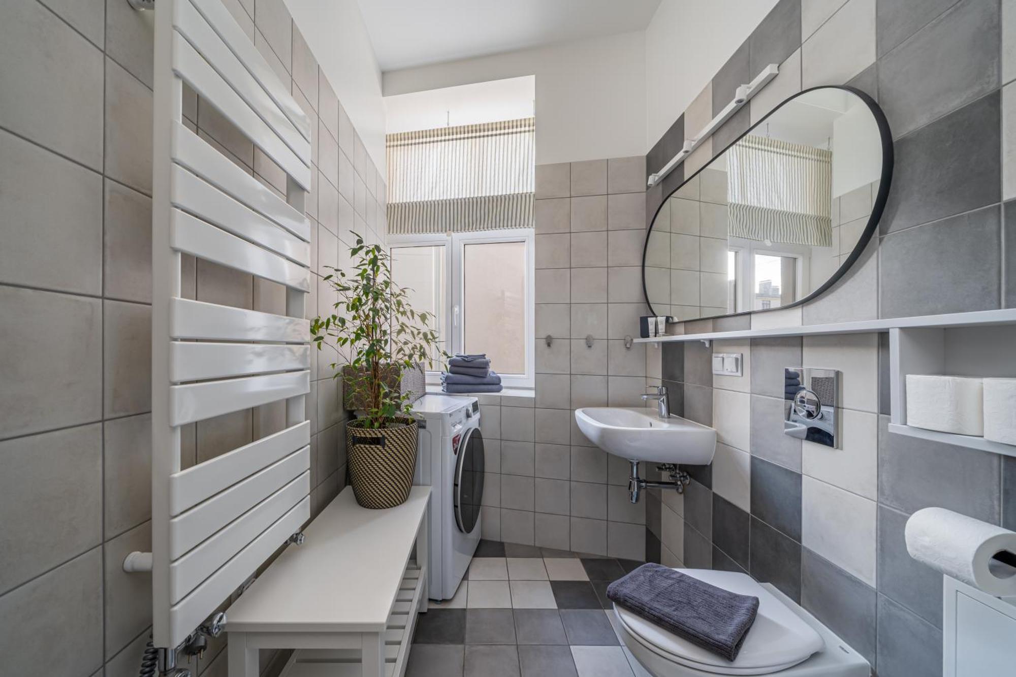 New! Quiet With Elevator, 9 Min Walk To Old Town