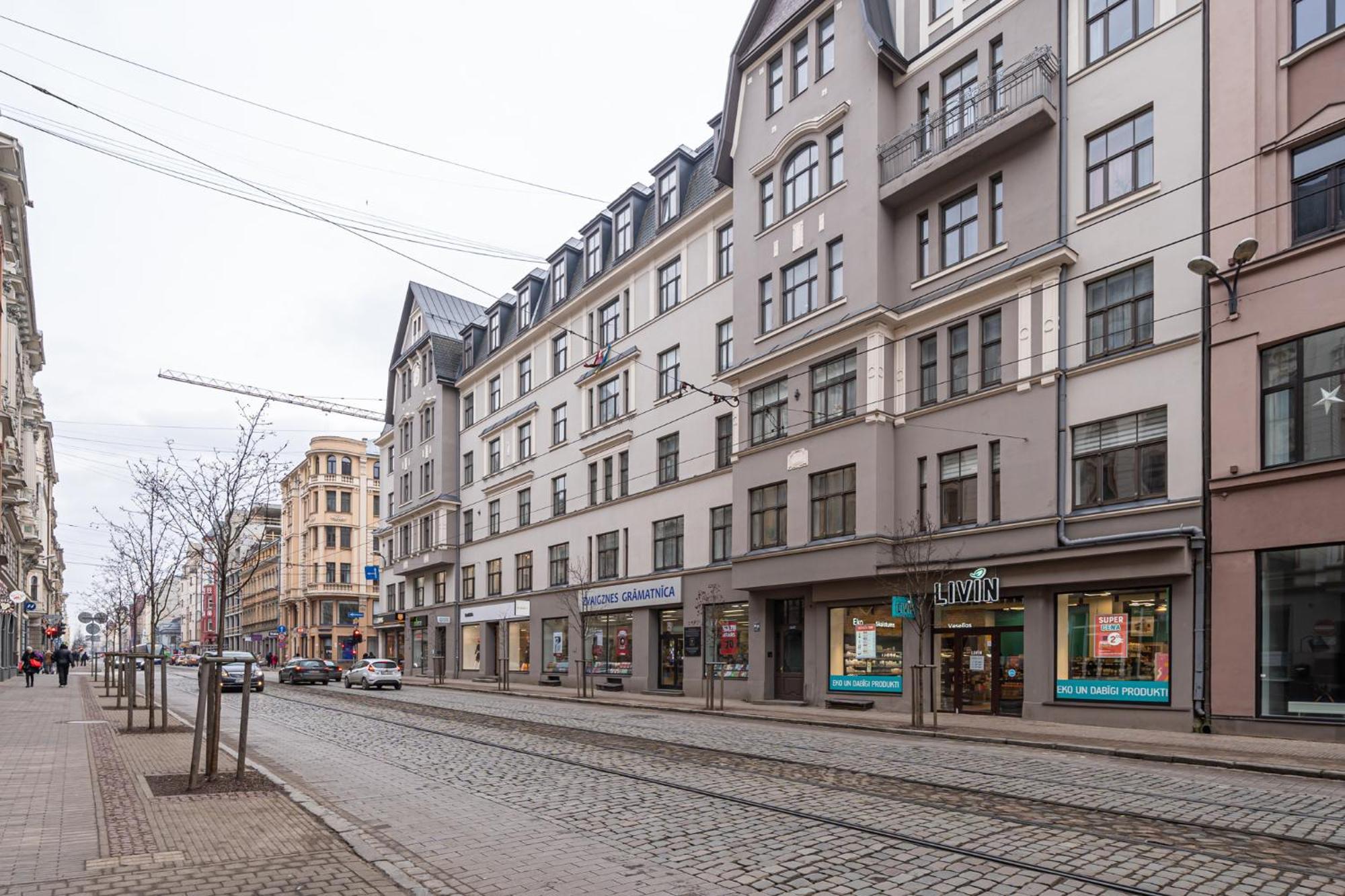 New! Quiet With Elevator, 9 Min Walk To Old Town