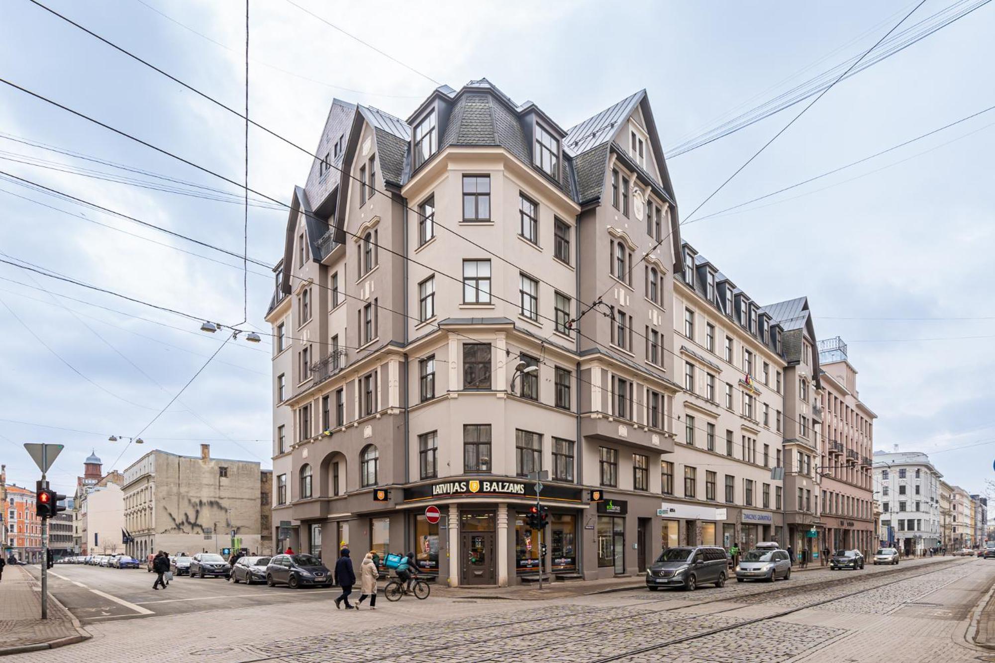 New! Quiet With Elevator, 9 Min Walk To Old Town Apartment *
